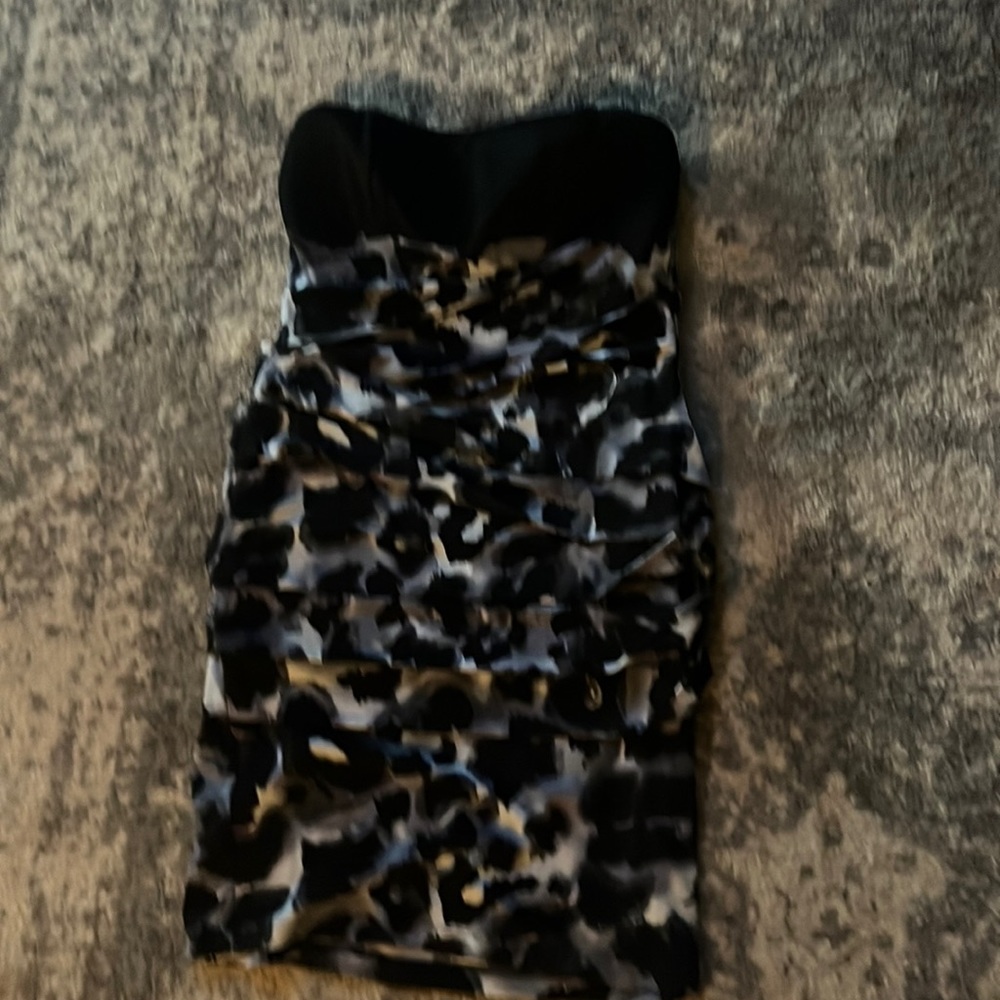Women's strapless dress